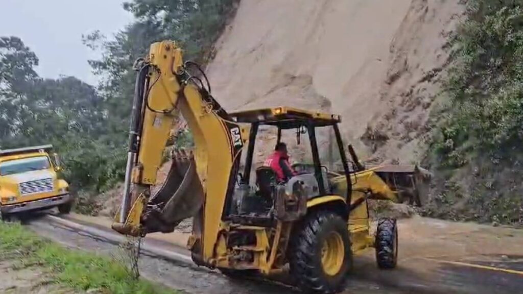 Carreteras afectadas por lluvias en Puebla