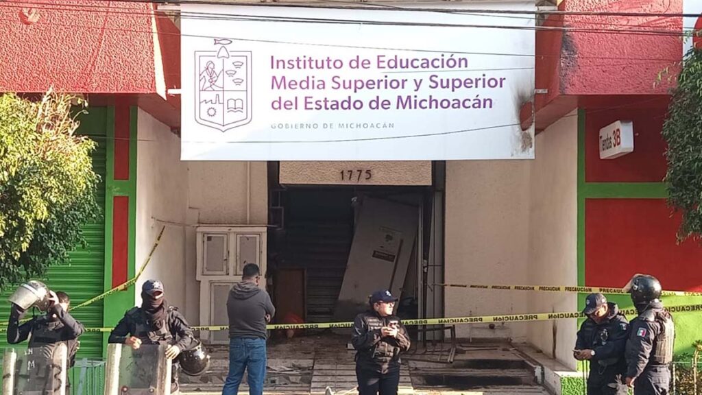 Se presentaron actos vandálicos en Morelia, Michoacán.