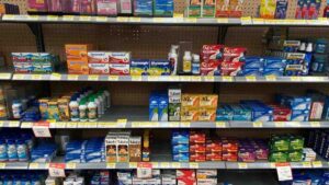 Cofece arremete colectivamente contra monopolio de medicinas