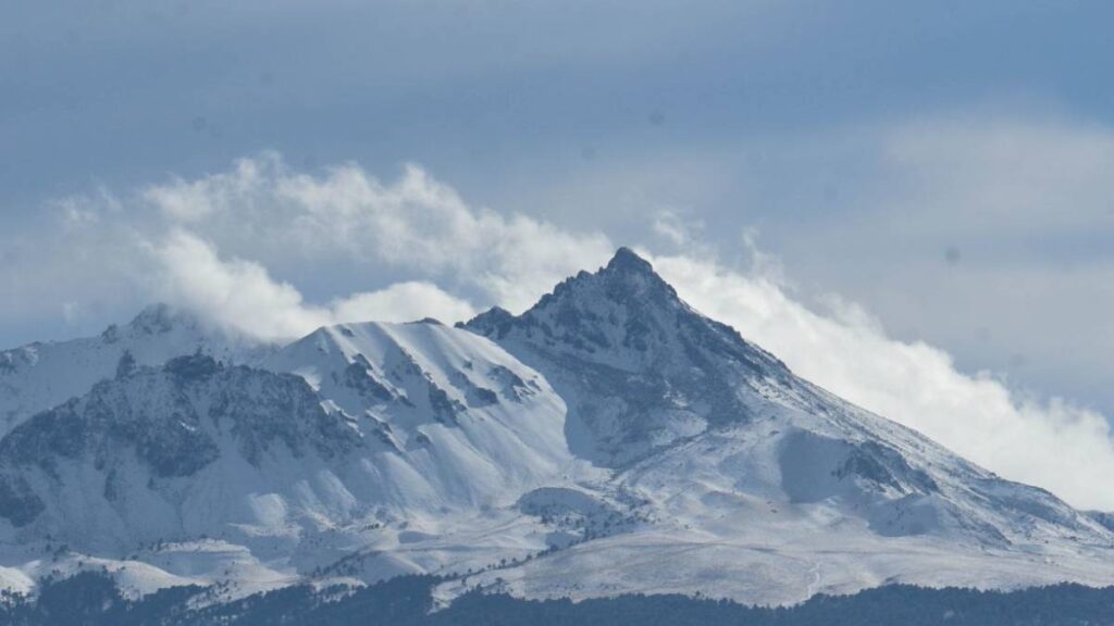 Especulan sobrevuelo de ovnis en el Nevado de Toluca.