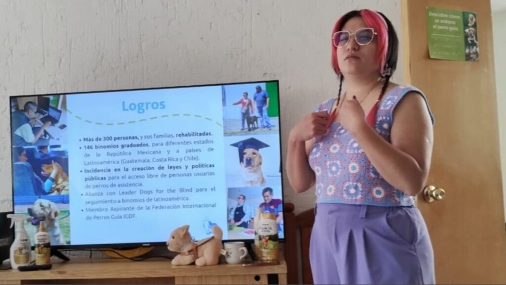 Katherine Galo, entrenadora en escuela de perros guía