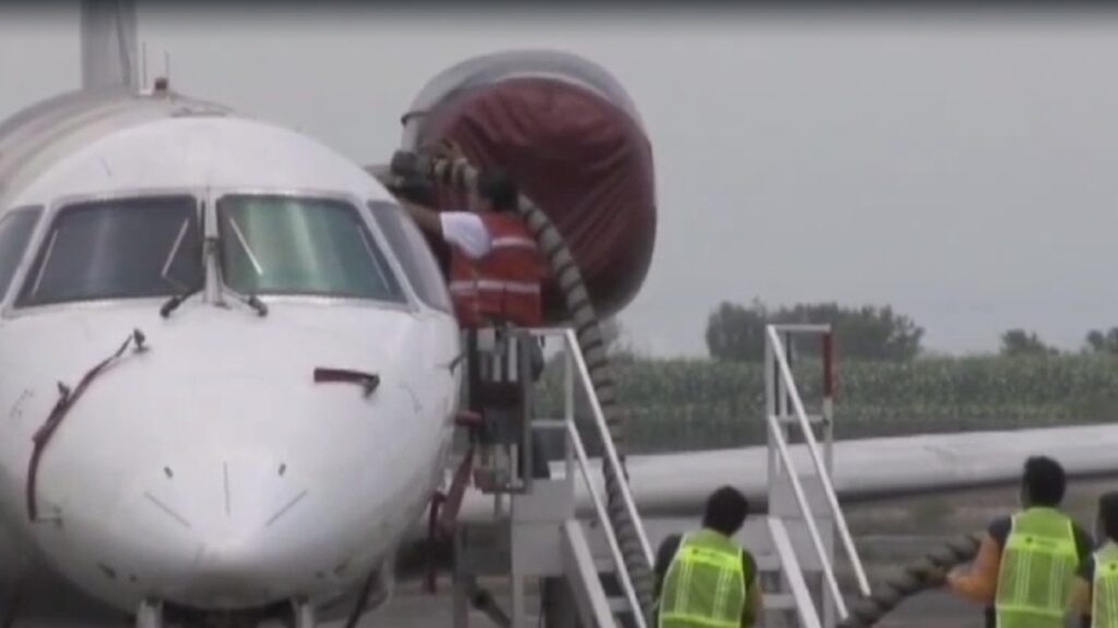 Por segundo día consecutivo, caída de ceniza del Popocatépetl paraliza actividades en el Aeropuerto Internacional de Puebla