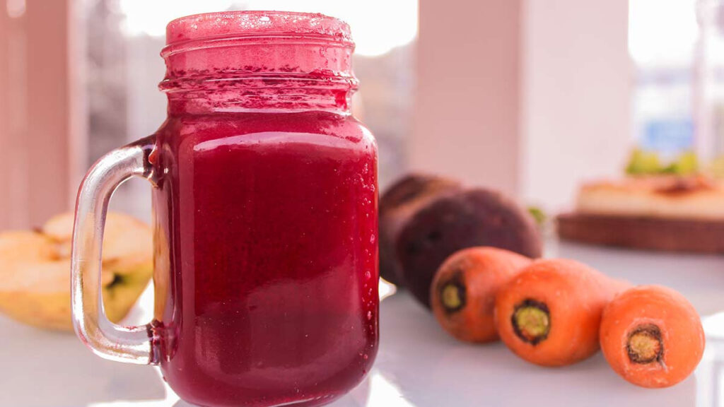 Jugo de betabel con zanahoria, receta, benéficos y propiedades