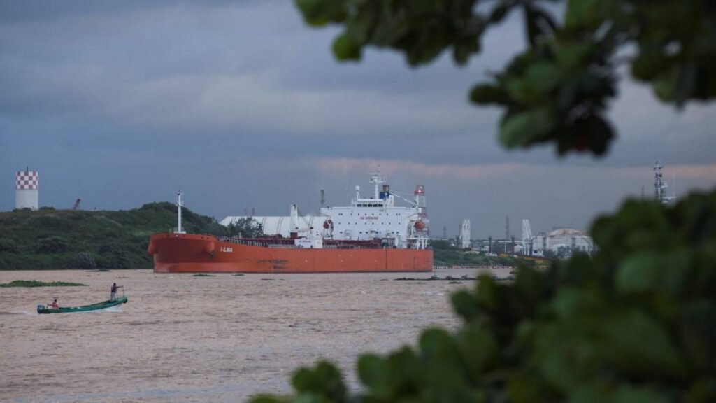 México envía petróleo en apoyo a crisis energética de la isla