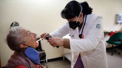 Salud Casa por Casa: En 2025, atención médica a domicilio para adultos mayores