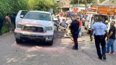 Tragedia en Michoacán: explota camioneta con pirotecnia en cortejo fúnebre en Tacámbaro; hay 9 heridos