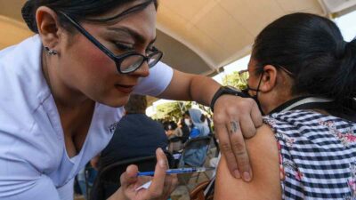 Vacunación contra influenza estacional y COVID-19