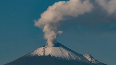 volcan-popocatepetl-forma-un-corazon-con-enorme-fumarola