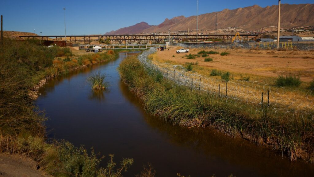 Agua en el río Bravo