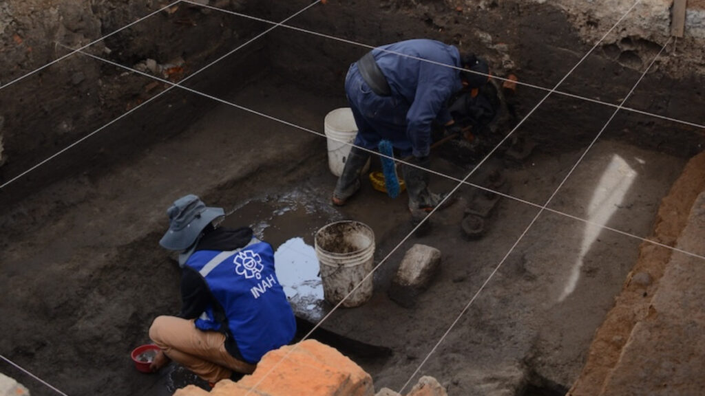 Restos del muelle y canal encontrados en la CDMX