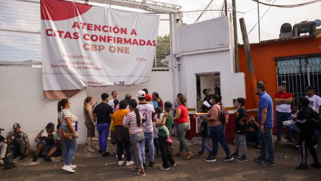 ¿Cómo ayuda México a migrantes durante su recorrido por el país para llegar a EU?