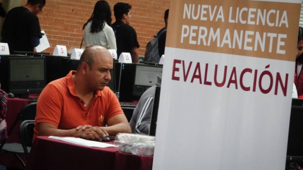 En solicitud de licencia por primera vez se hace examen.