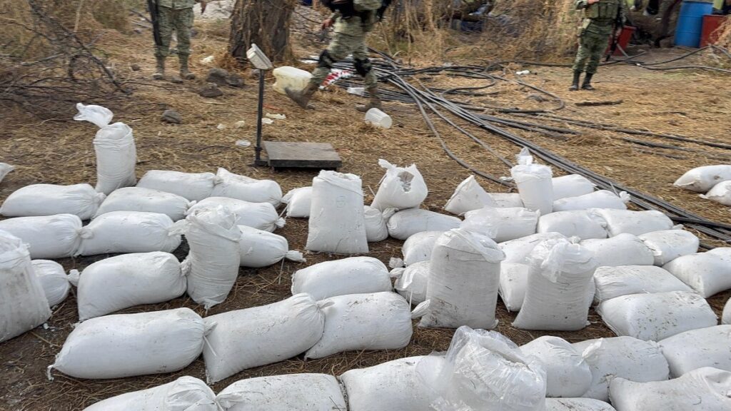 Ejército y Guardia Nacional aseguran laboratorio con millones de dosis de droga sintética en Guanajuato