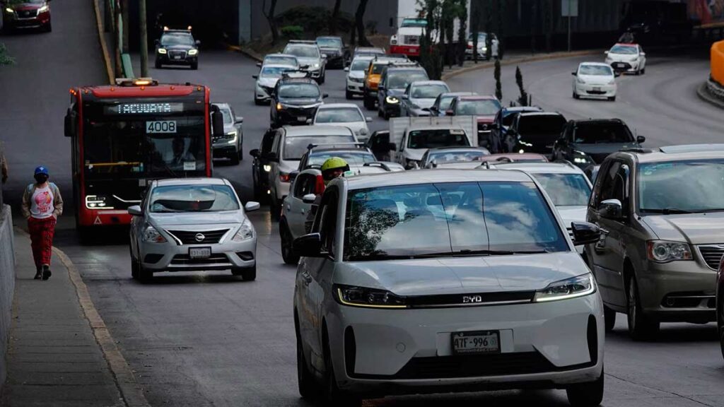 El Hoy No Circula aplica en la CDMX y Edomex. Foto: Cuartoscuro