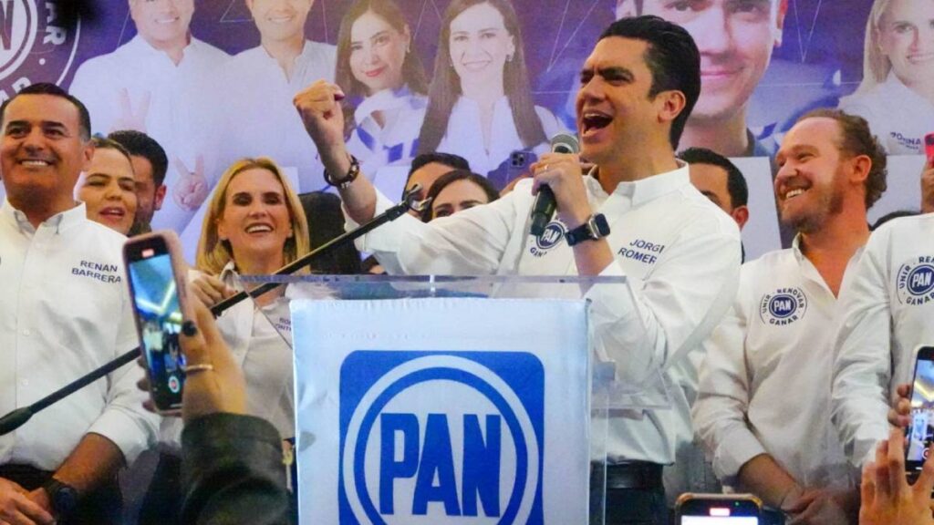 Jorge Romero celebra que será líder del PAN