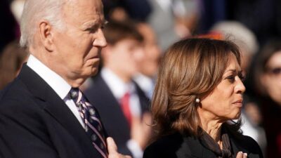 Kamala Harris vuelve a aparecer en público con Biden tras derrota en elecciones