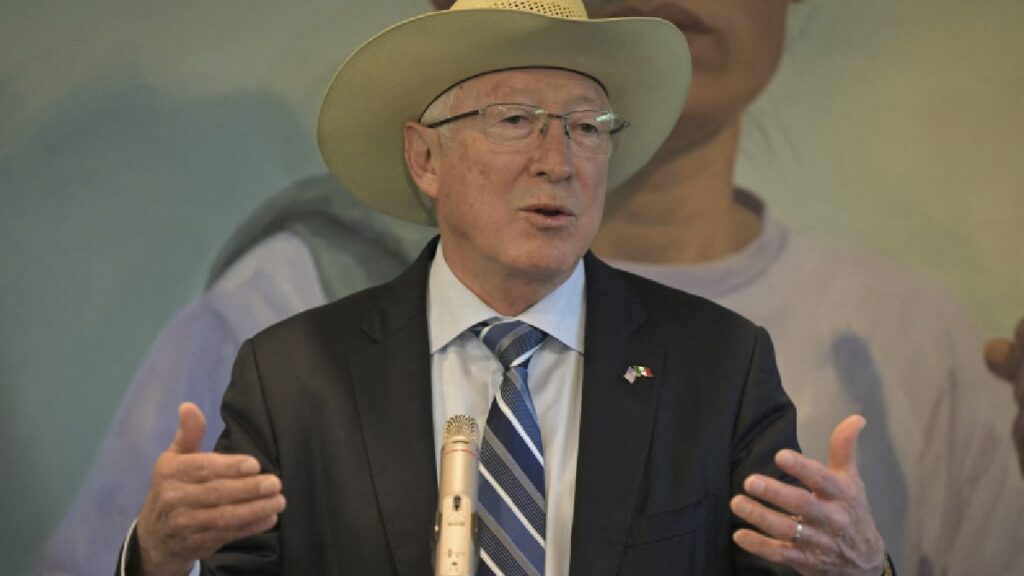 Ken Salazar, embajador de Estados Unidos en México ofreció una conferencia de prensa en la que abordó el tema de la seguridad en el país y cómo la nación que él representa puede ayudar a los ciudadanos mexicanos.