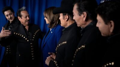 ¡A favor de los latinos! Los Tigres del Norte muestran su apoyo a Kamala Harris durante mitin en Arizona