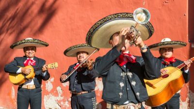 Récord Guinness en el Zócalo: mil 122 mariachis cantan 'Cielito Lindo'