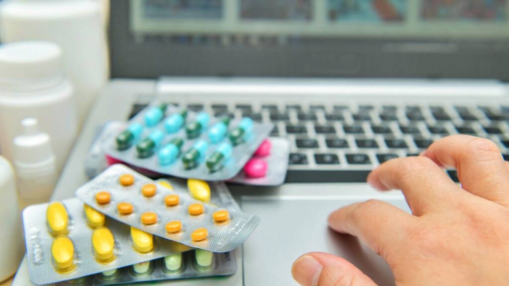 Aguas con los medicamentos vendidos en internet.