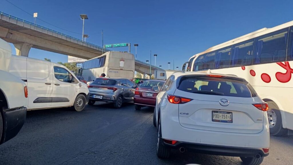 Inconformes bloquean la México-Querétaro.