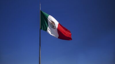 La ONU adoptó una resolución histórica impulsada por México para negociar una convención sobre la prevención y castigo de crímenes de lesa humanidad