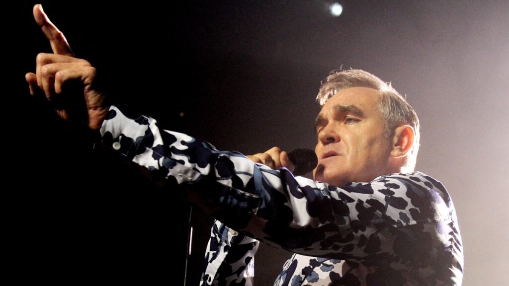 Morrissey Huye Del Escenario Y Cancela Concierto Por Invasion De Fans