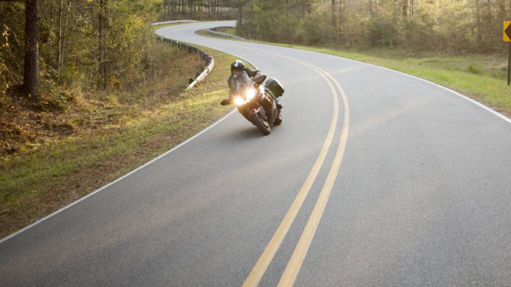 El motociclista queda en la México-Cuernavaca.