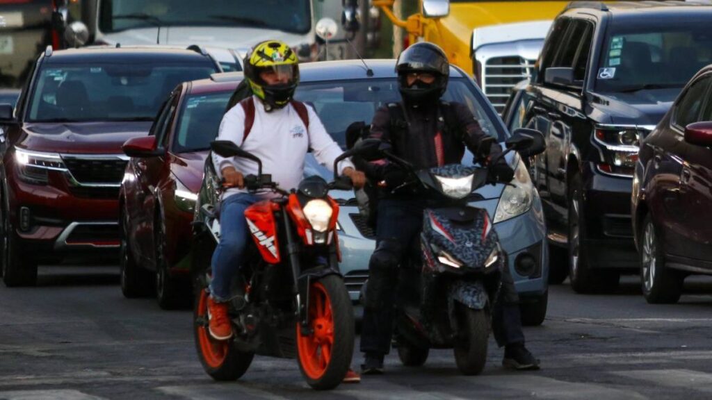 Motociclistas en Nicolás Romero deben circular con casco.