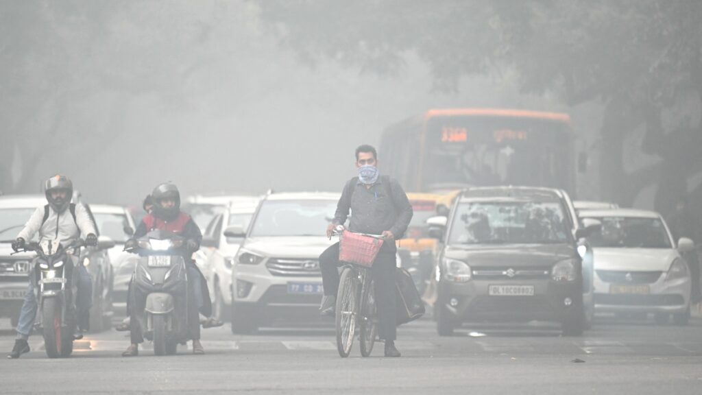 Nueva Delhi, en alerta por smog debido a contaminación.