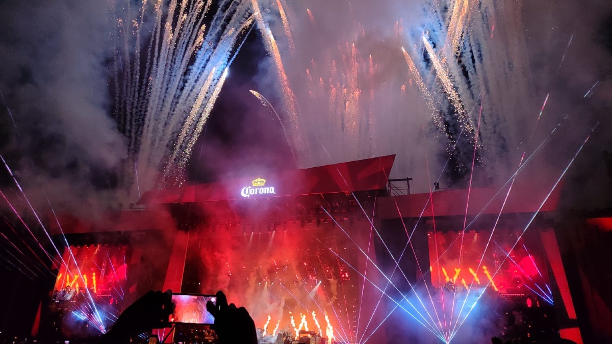 Paul McCartney cierra el Corona Capital 2024 con un épico duelo de guitarras con Jack White y St. Vincent