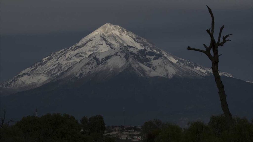 Una extraña luz se vio cerca del Pico de Orizaba