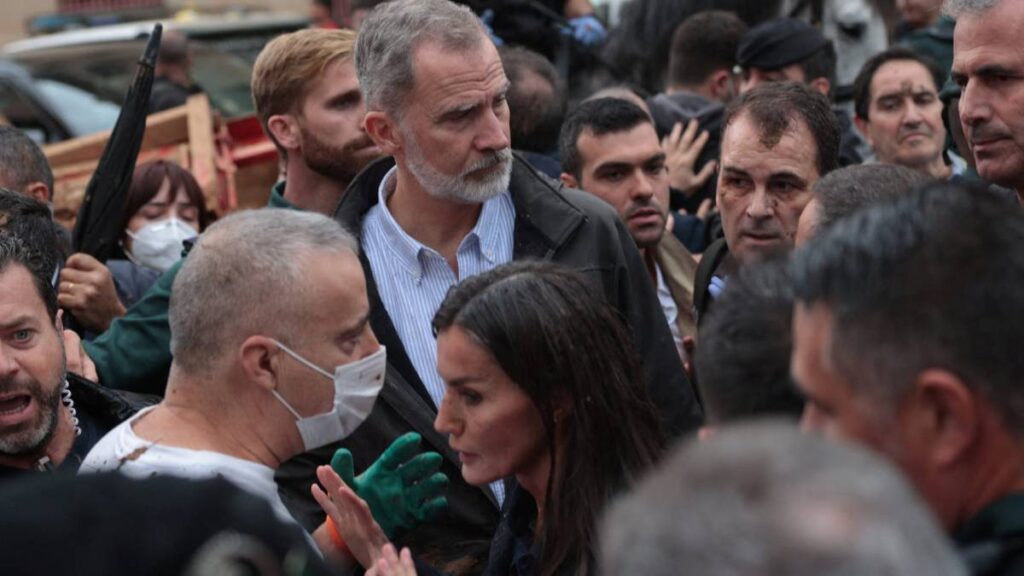 Reyes de España visitaron Valencia tras inundacioes