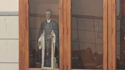 Sin temor a Dios: roban figura de la Divina Infancia y escoba de San Martín de Porres en Puebla