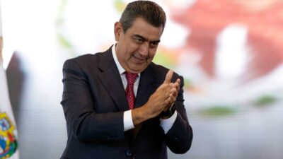 Sergio Salomón Céspedes, gobernador de Puebla acudió al hospital por malestares