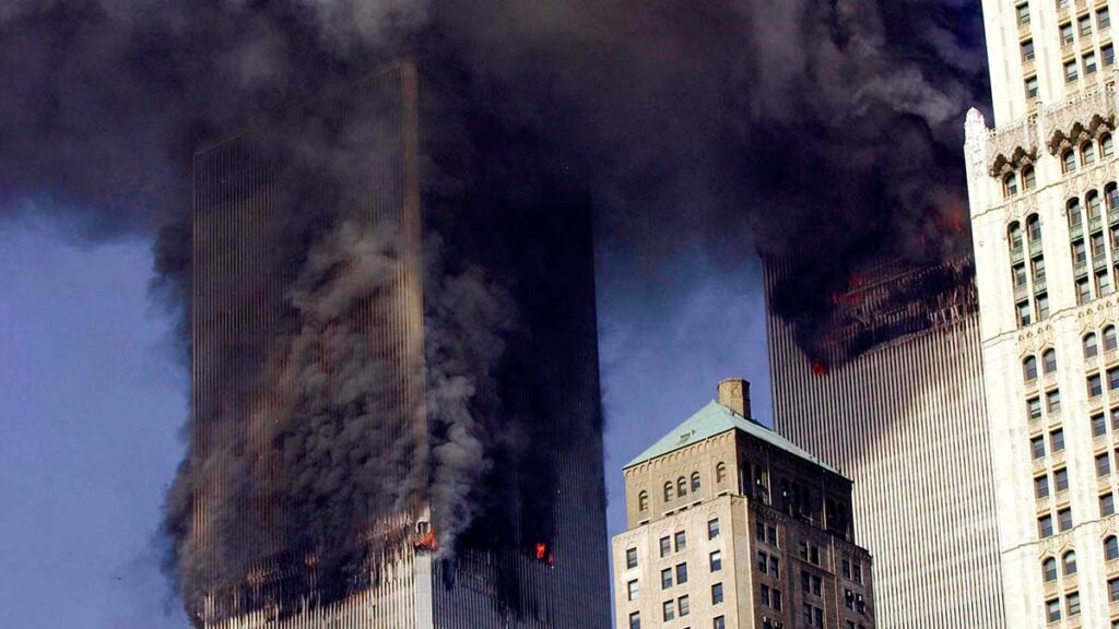 Las Torres Gemelas tras el atentado del 11-S. Foto: AFP