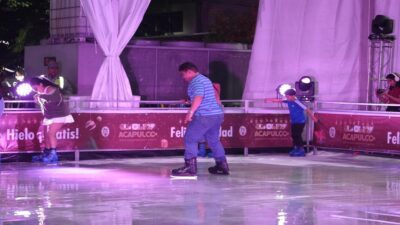 A Que Hora Abre La Pista De Hielo de acapulco