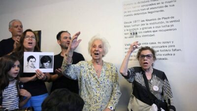 Abuelas de Plaza de Mayo en Argentina