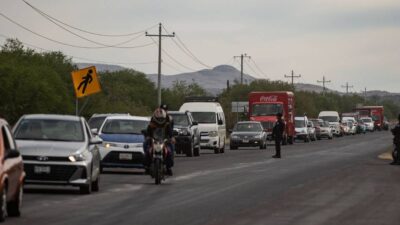 Bloquean autopista Peñón-Texcoco.