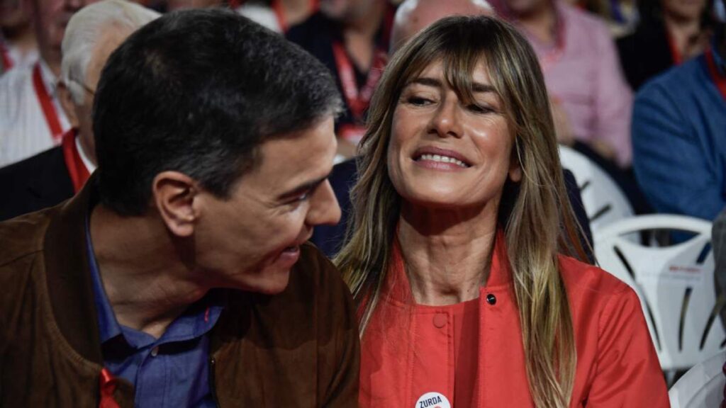 Esposa del presidente español, Pedro Sánchez, comparece ante un juez por presunta apropiación indebida