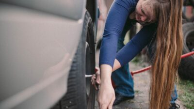 ¿Te quedaste sin el dado de seguridad para quitar una llanta? Aqu te explicamos métodos prácticos para resolver esta situación