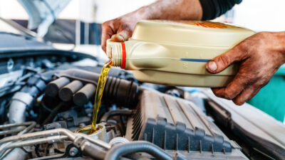 Cambio de aceite para el motoro del coche