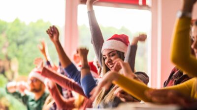 Celebración de Navidad motiva a padres con inclusión de estudiantes en silla de ruedas