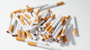 Hasta 1,200 al mes; esto gastará un fumador mexicano promedio en 2026