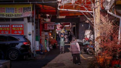 Hombre atropella a 13 personas en mercado de Seúl, Corea del Sur