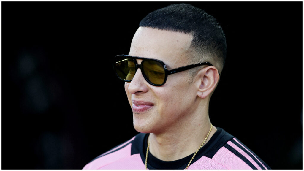 Daddy Yankee acusa de "abuso" a su esposa Mireddys González