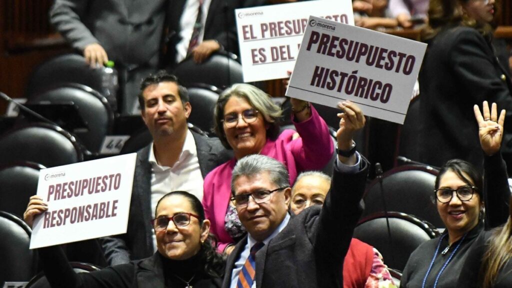 Diputados de Morena celebran aprobación general del presupuesto 2025 en la Cámara de Diputados