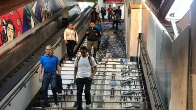 Escaleras de la Línea 7 del Metro