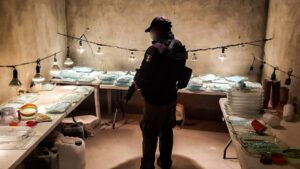 Francia intercepta narcovelero con droga mexicana valuada en 381 millones de dólares