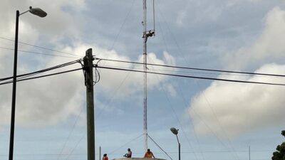 Hombre colgado de antena en Chetumal, Quintana Roo